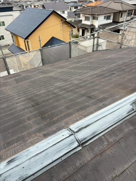 神戸市にて雨漏り修理・屋根修理〈スーパーガルテクトへのカバー工法〉の施工前写真