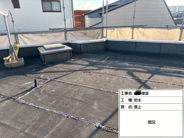 神戸市にて屋上の雨漏り修理〈アスファルトのシート防水工事〉の施工前写真
