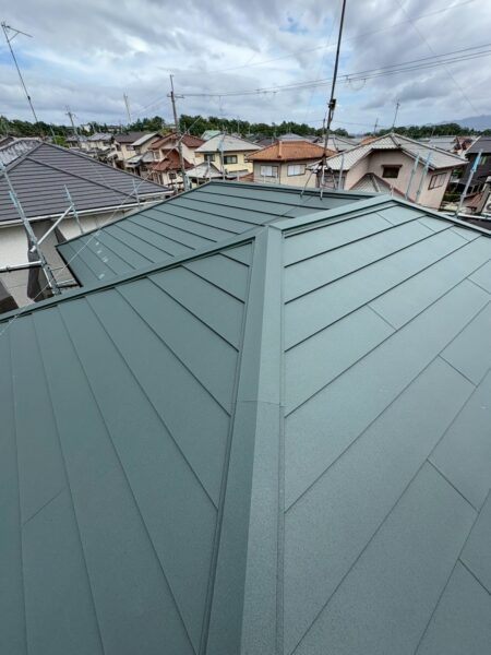 神戸市にて雨漏り修理・屋根修理〈雨漏りによる葺き替え工事〉の施工後写真