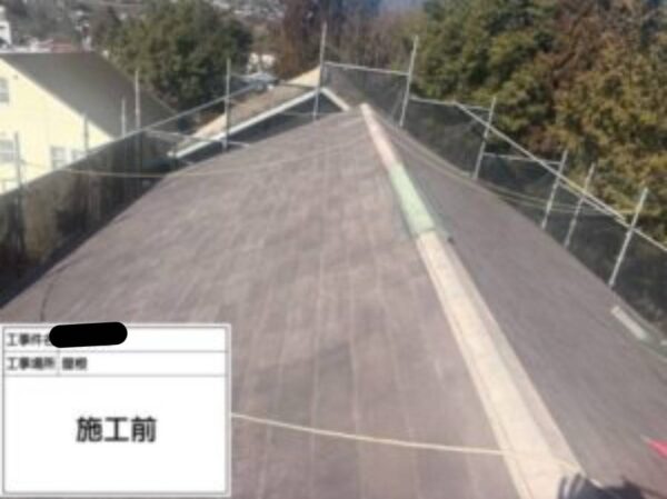 神戸市にて屋根修理〈雨漏り寸前の割れた屋根を葺き替え〉の施工前写真