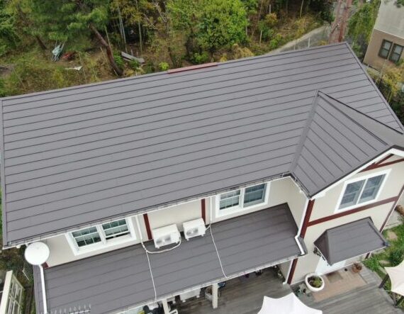 神戸市にて屋根修理〈雨漏り寸前の割れた屋根を葺き替え〉の施工後写真
