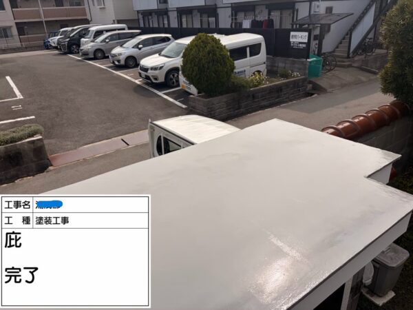 神戸市にてひび割れた屋根をカバー工法・塗装〈庇からの雨漏り修理〉の施工後写真